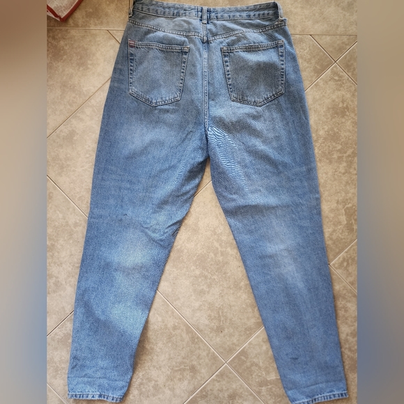 Urban Outfitters Mom High-Rise Jeans - Picture 3 of 3